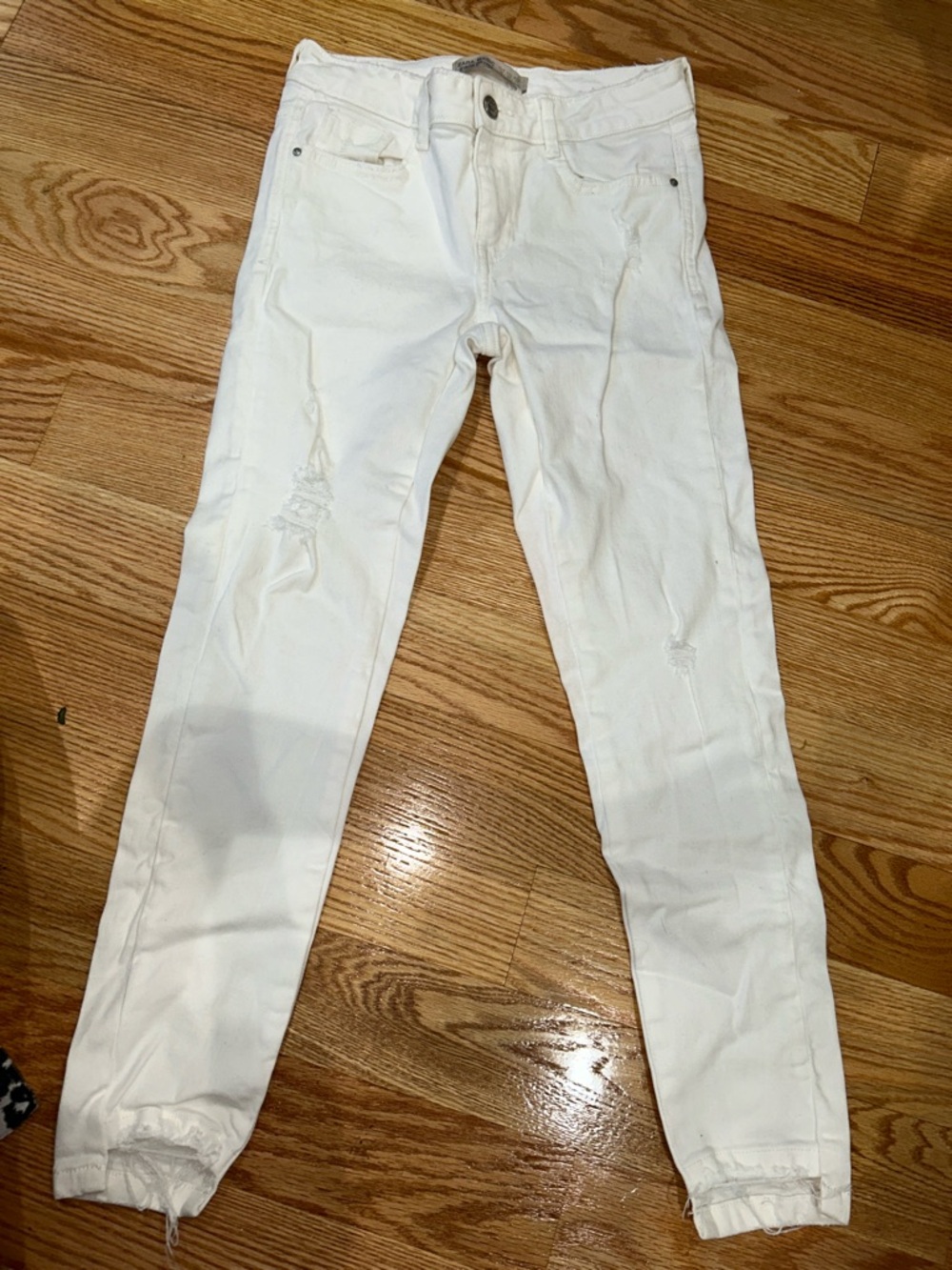 Zara  White Skinny Jeans with Subtle Distressing